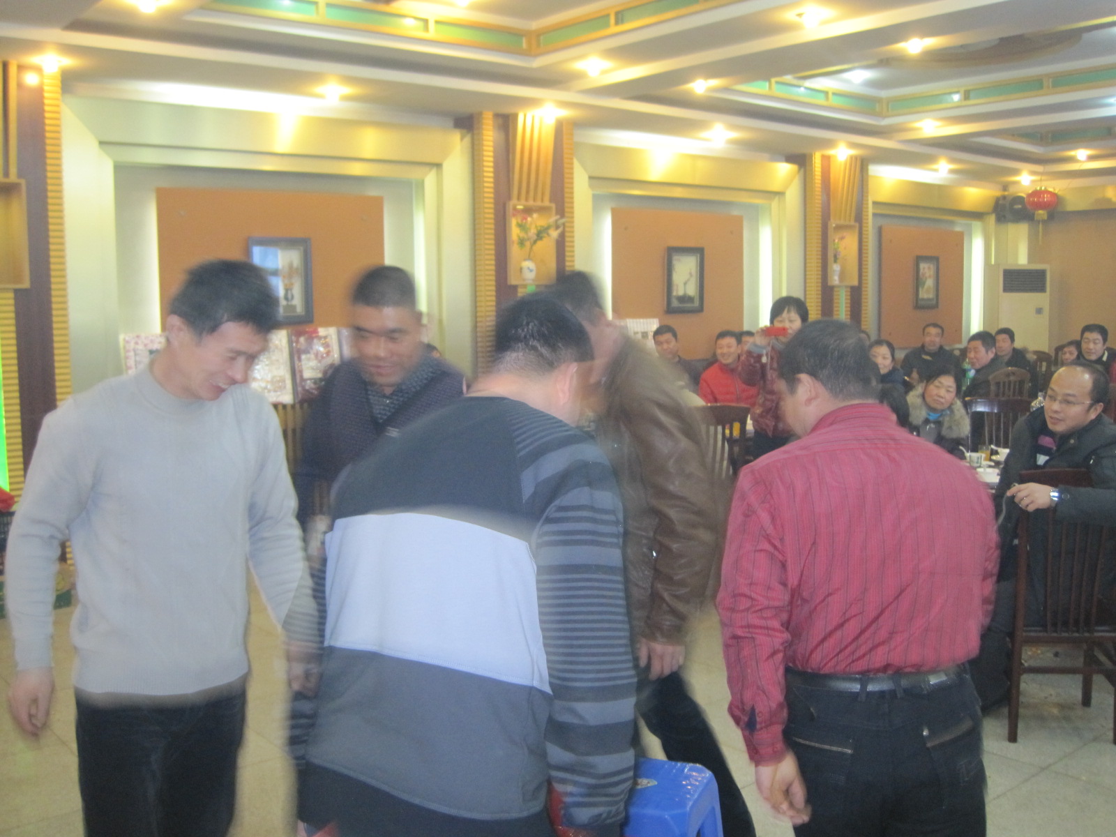 向先进同志们学习致敬